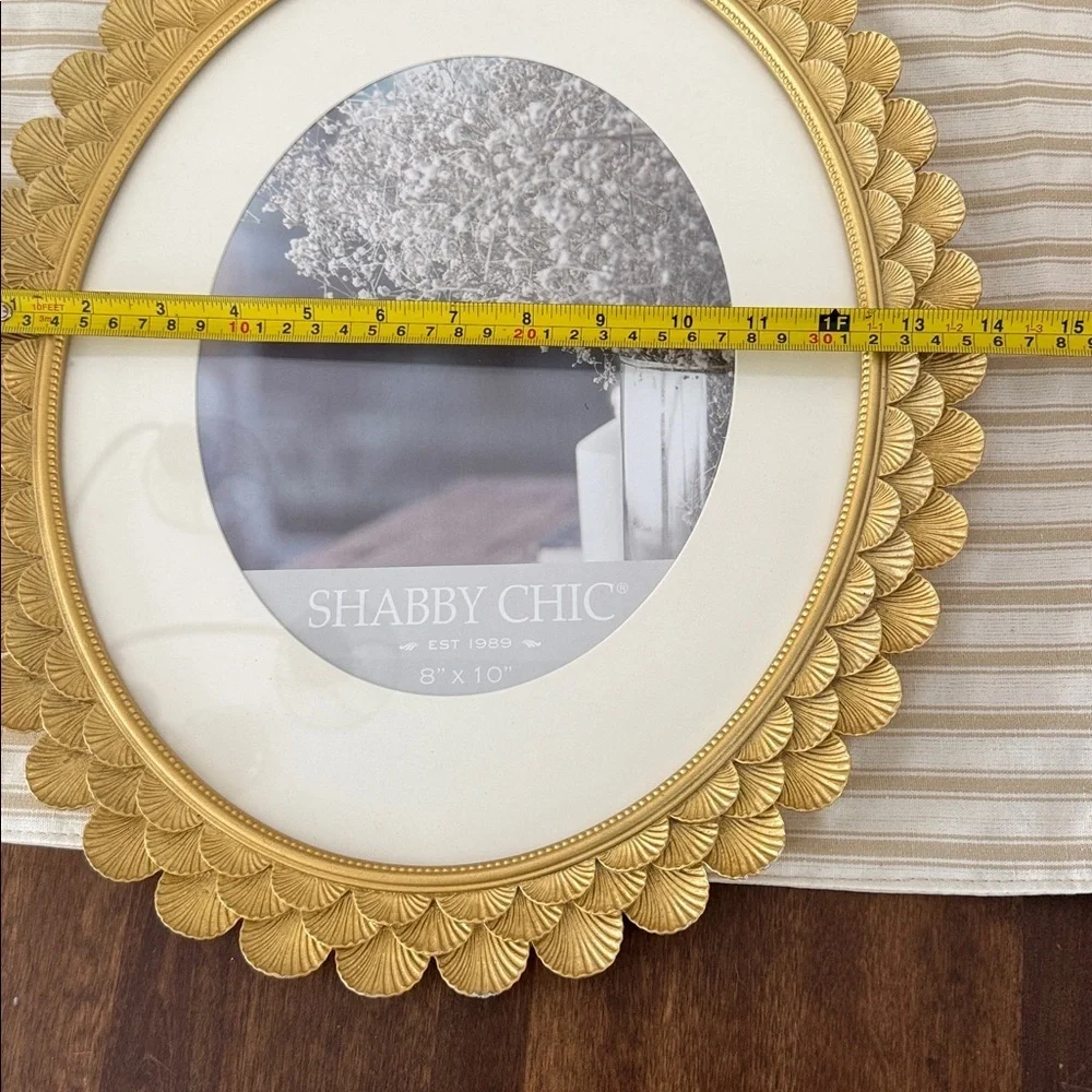Shabby Chic charming oval